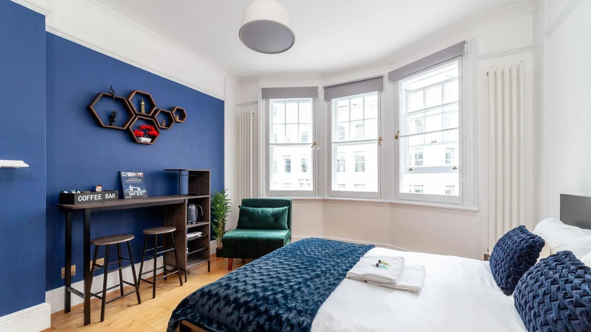 Apartment Cannon Street Studios London