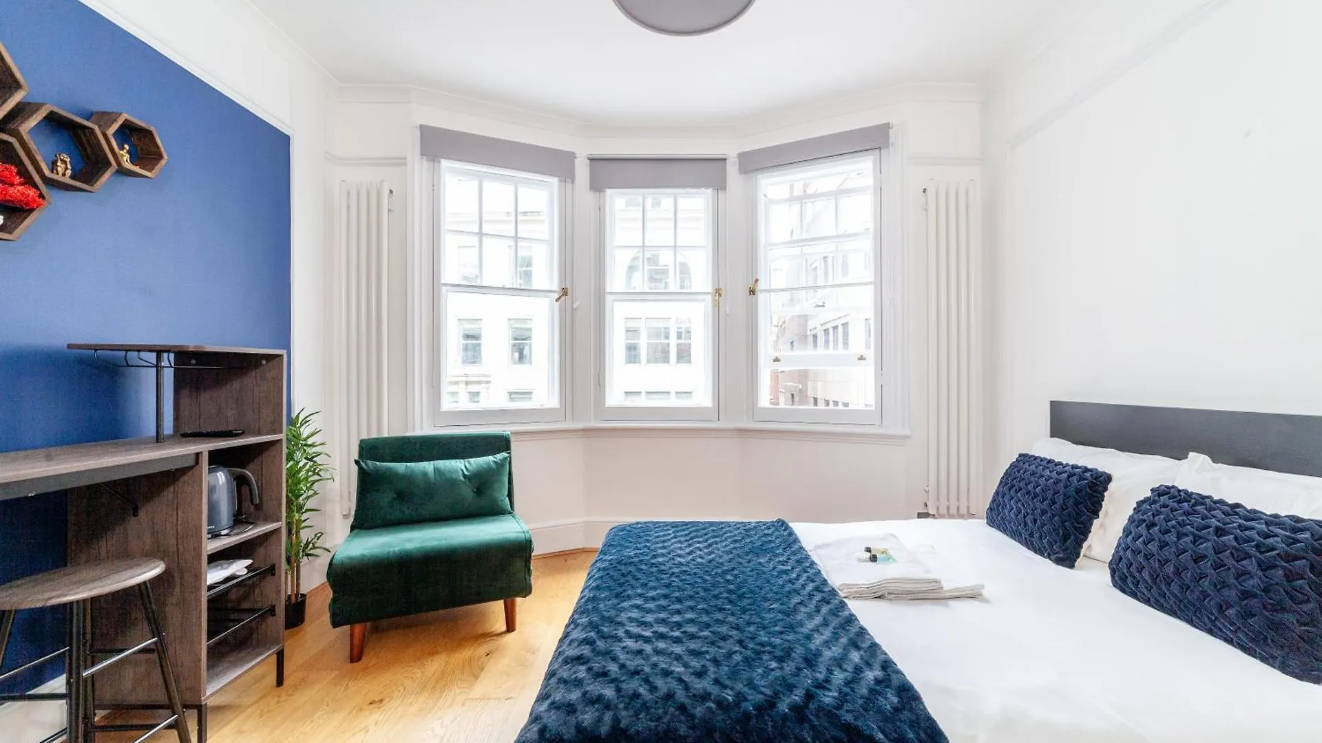 Apartment Cannon Street Studios London